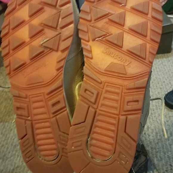 Saucony shoe - Picture 3 of 3